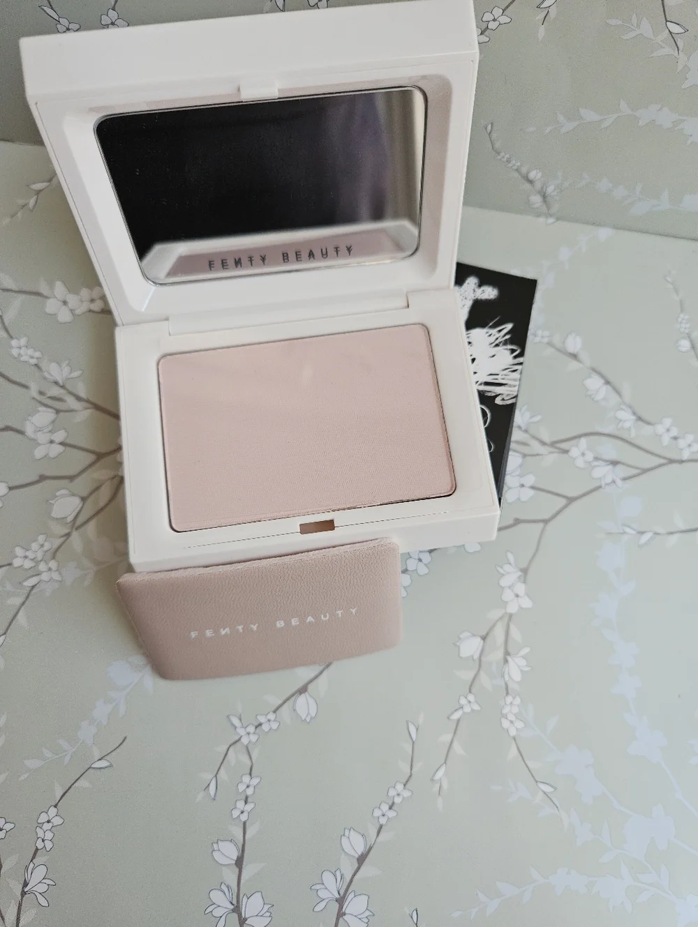 Fenty Beauty Bright Fix Instant Brightening + Blurring Powder Rose Quartz 02 NEW